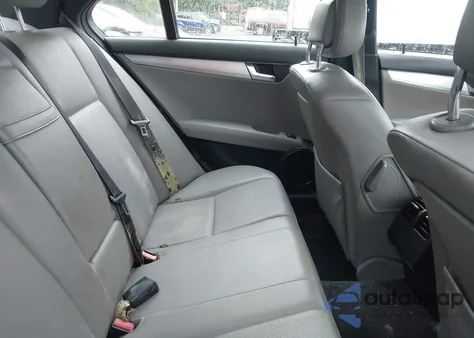 2008 Mercedes-Benz C 300 Luxury/Sport z USA, uszkodzony, nr VIN WDDGF54X98R018608